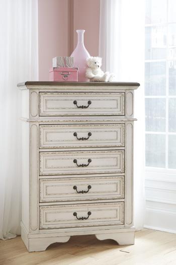 Realyn Chest of Drawers Chest Ashley Furniture