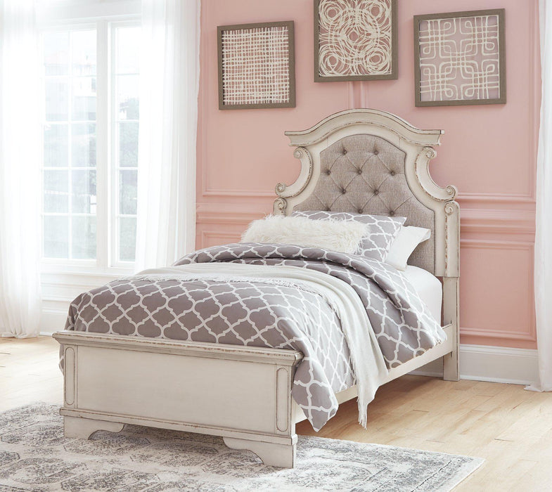 Realyn Bed Bed Ashley Furniture