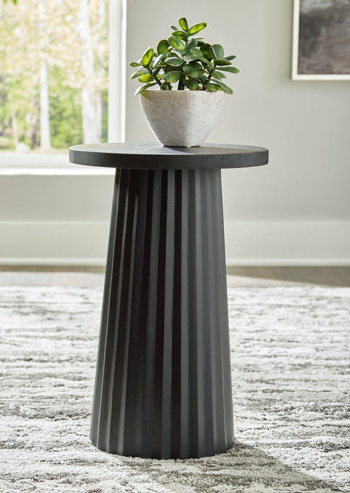 Ceilby Accent Table Accent Table Ashley Furniture