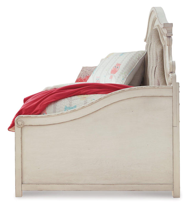 Realyn Bed Bed Ashley Furniture