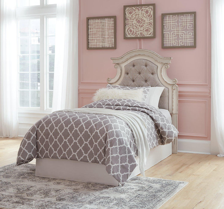 Realyn Bed Bed Ashley Furniture