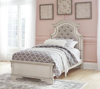 Realyn Bed Bed Ashley Furniture