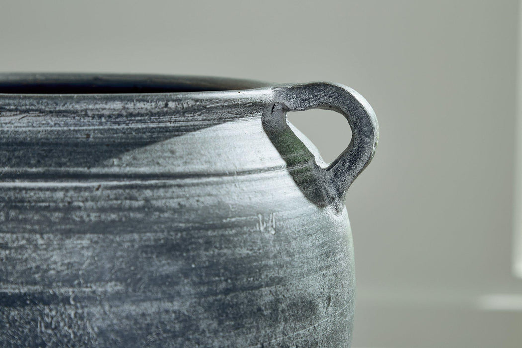 Meadie Vase - Dayton Discount Furniture