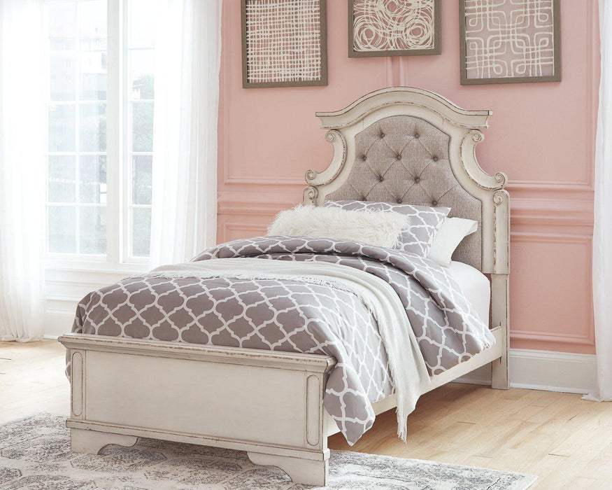 Realyn Bed Bed Ashley Furniture