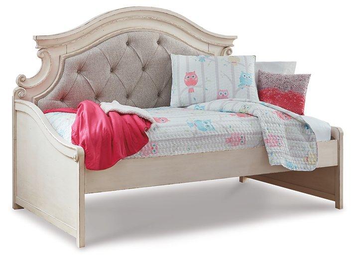 Realyn Bed Bed Ashley Furniture