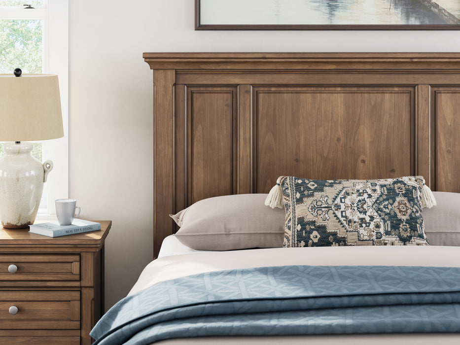 Feddinger Bedroom Set (Queen Bed, Dresser, Mirror, and Nightstand) Bedroom Set Ashley Furniture