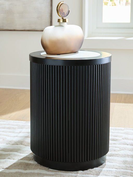 Grayman End Table - Dayton Discount Furniture